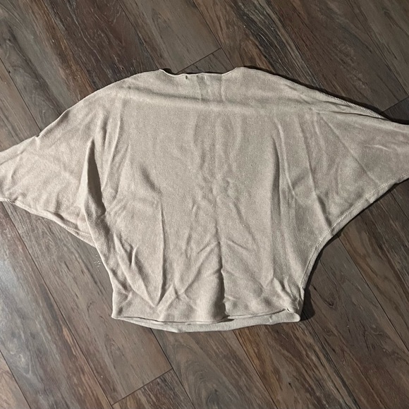 Cute Beige Wide Arm Sweater - Picture 2 of 4